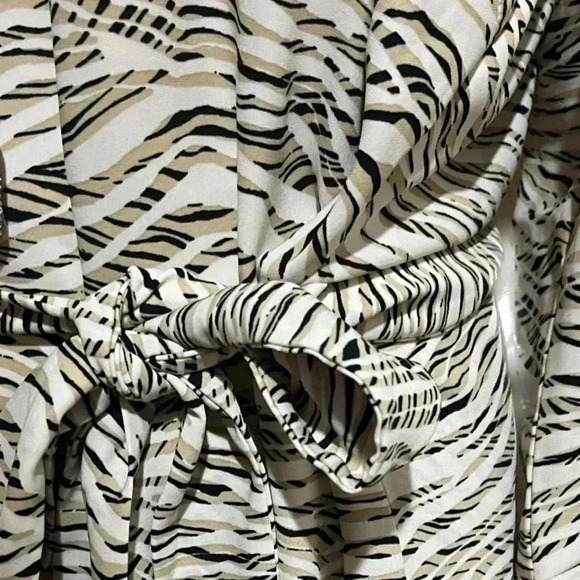 H&M animal print large belted 3/4 sleeve dress - Picture 2 of 9